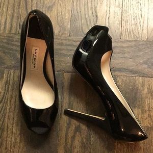 La Fenice Gioia Black Patent Peep Toe Pump, sz 7.5